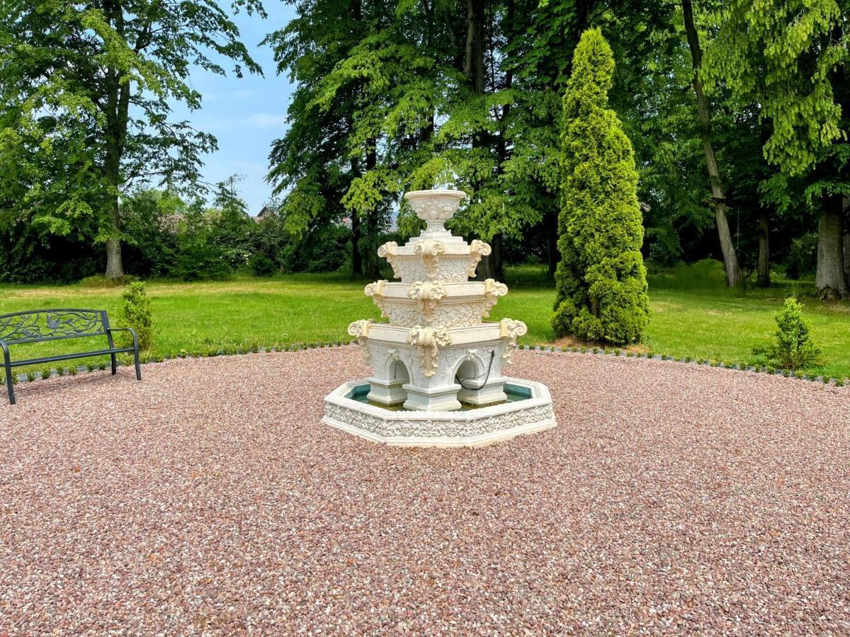 Chateau De Moliens Bagian luar foto
